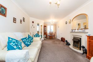 LIVING ROOM- click for photo gallery